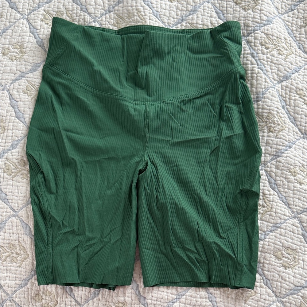Lululemon green biker shorts